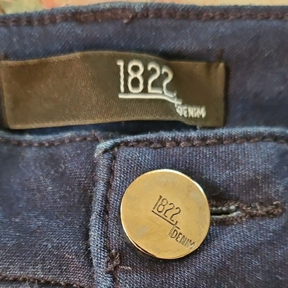 1822 'Butter' Denim Skinny Bermuda Shorts- Size 4 - Picture 6 of 8